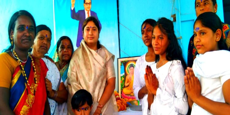 देवगावकरांनी केले महामानव डॉ.बाबासाहेब आंबेडकर यांना अभिवादन