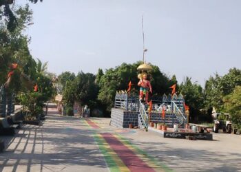 रंगेल बुवा खाडेच्या चावट चाळ्यामुळे हनुमान गड ओस पडला;आता चेल्या चपाट्यांचा वावर