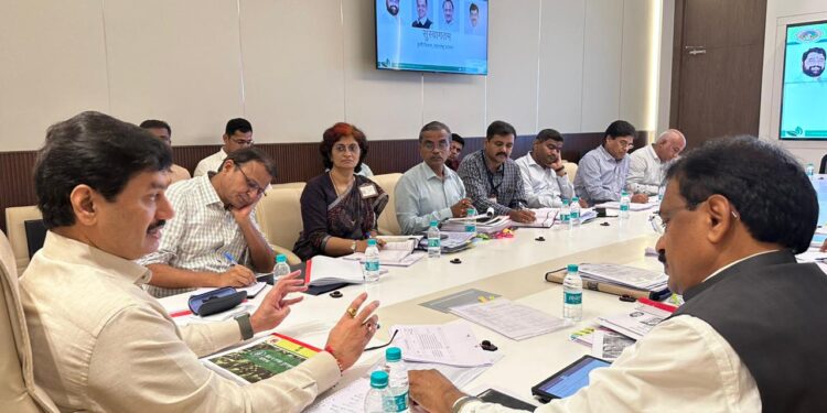 वाढदिवस साजरा न करता कृषिमंत्री धनंजय मुंडे मंत्रालयात!