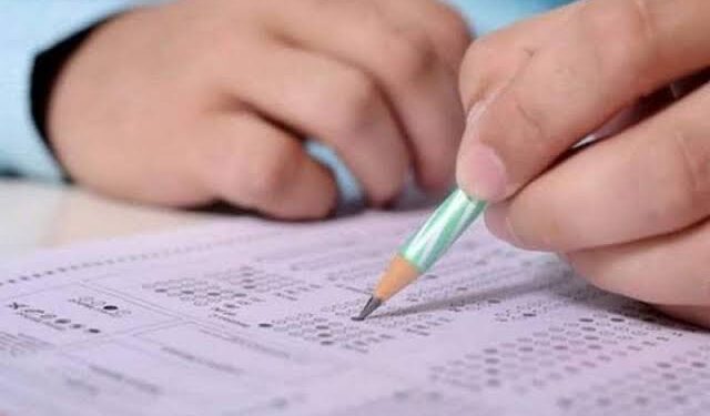 वनविभागाच्या परीक्षेत गोंधळ : कॉपी पुरवताना एकाला अटक