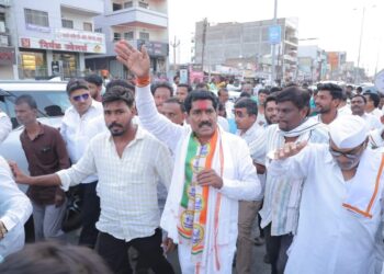 भाजप उमेदवाराला विकास केल्याचे पोलीस संरक्षणात सांगावे लागणे हे दुर्दैव-शेतकरी पुत्र बजरंग सोनवणे