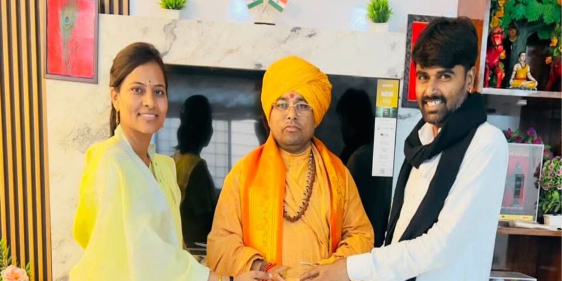 मोठी बातमी : पुण्यात महिलेवर घरात घुसून दोन महाराजांनी केला अत्याचार;पोलीसात गुन्हा दाखल 